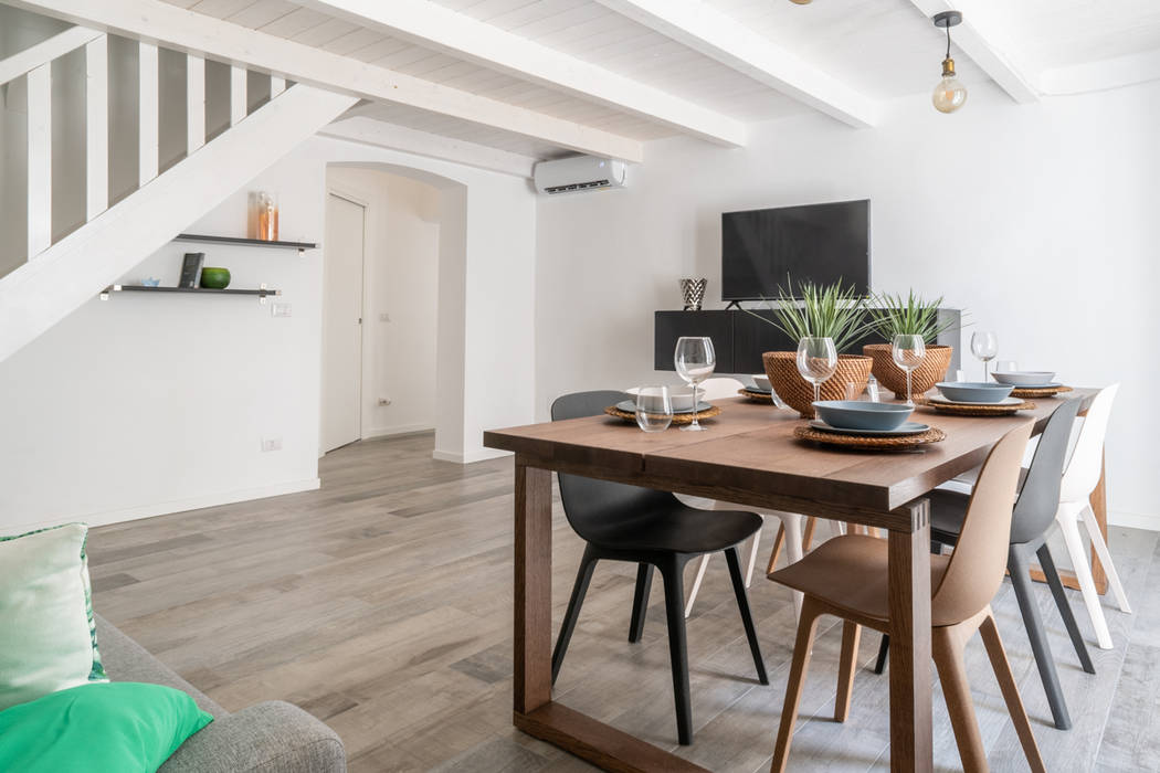 Ristrutturazione appartamento di 65 mq a Bari, Facile Ristrutturare Facile Ristrutturare Minimalist dining room