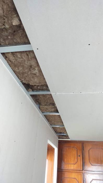 aplicação de proteção Fernando Rodrigues - Remodelação de Interiores Salas de estar modernas