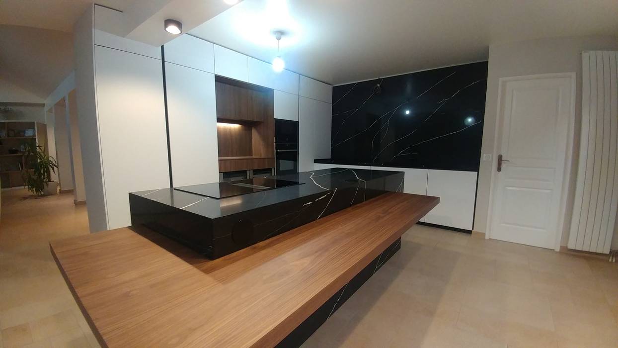 Visão Geral da Cozinha Noir et Blanc Alquimia Cozinhas ecléticas Cozinha, BORA, ilha, ilha com zona de refeição, preto & branco, Silestone,Armários e estantes