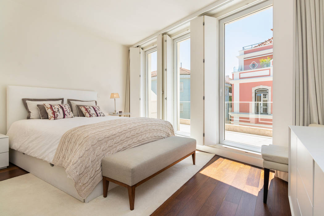 Moradia triplex na Lapa com terraço e vista para o rio, MSA - Real Estate, Lda MSA - Real Estate, Lda Quartos modernos Propriedade,Mobília,Conforto,Janela,Construção,Luminária,Azure,Madeira,Armação de cama,Design de interiores