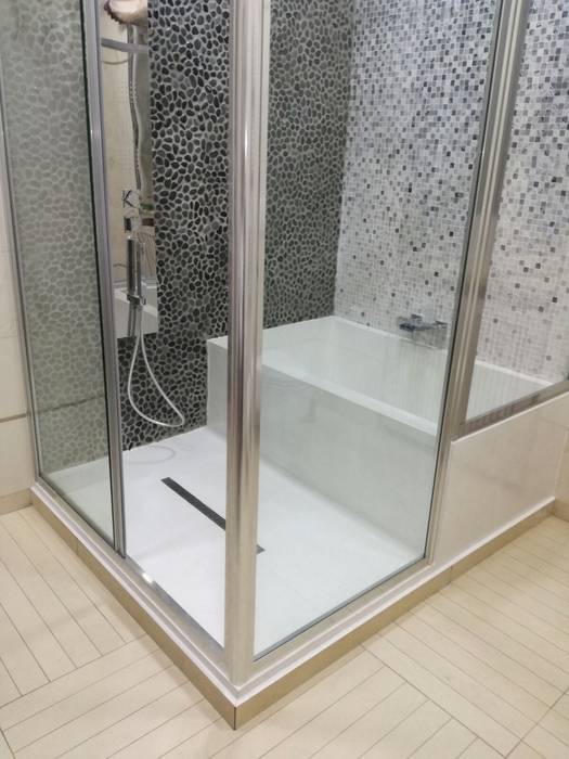 Vasca da bagno in resina, 2Emme Edilizia srl 2Emme Edilizia srl Bagno moderno Porta doccia,Finestra,Apparecchio,Porta,Piatto doccia,Pavimento,Rettangolo,Pavimentazione,Materiale composito,Legna