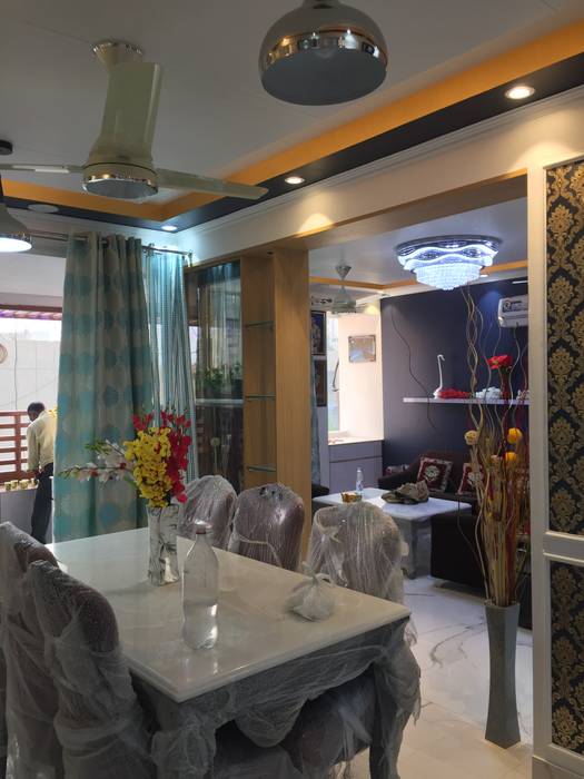 Interior Design of 3 BHK in New Delhi, Designers Gang Designers Gang Salas de jantar modernas