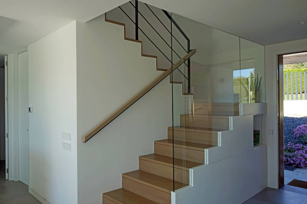 Vivienda en Sionlla, AD+ arquitectura AD+ arquitectura Stairs Solid Wood Multicolored