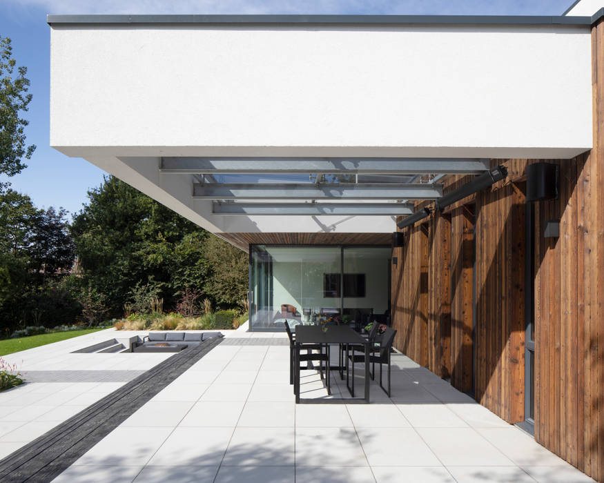 Patio Clear Architects Modern balcony, veranda & terrace