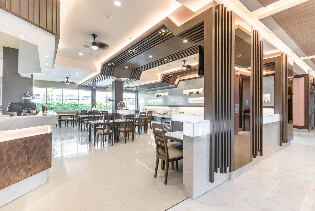 Swanlake Hotel , Modernize Design + Turnkey Modernize Design + Turnkey Modern dining room Wood Wood effect