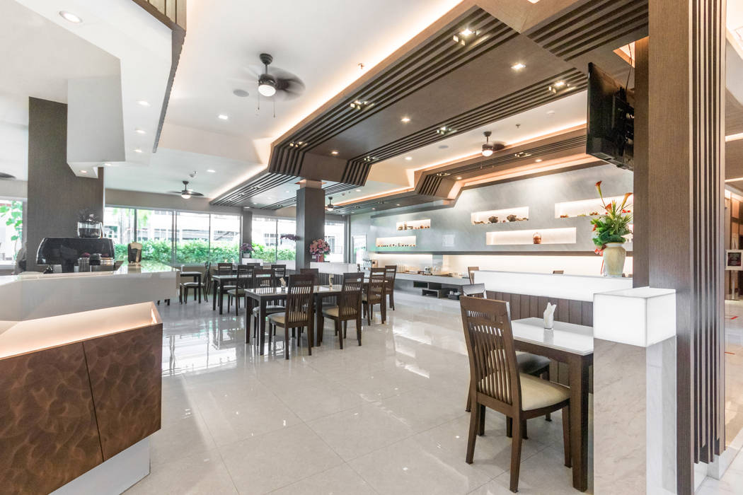 Swanlake Hotel , Modernize Design + Turnkey Modernize Design + Turnkey Modern dining room Wood Wood effect