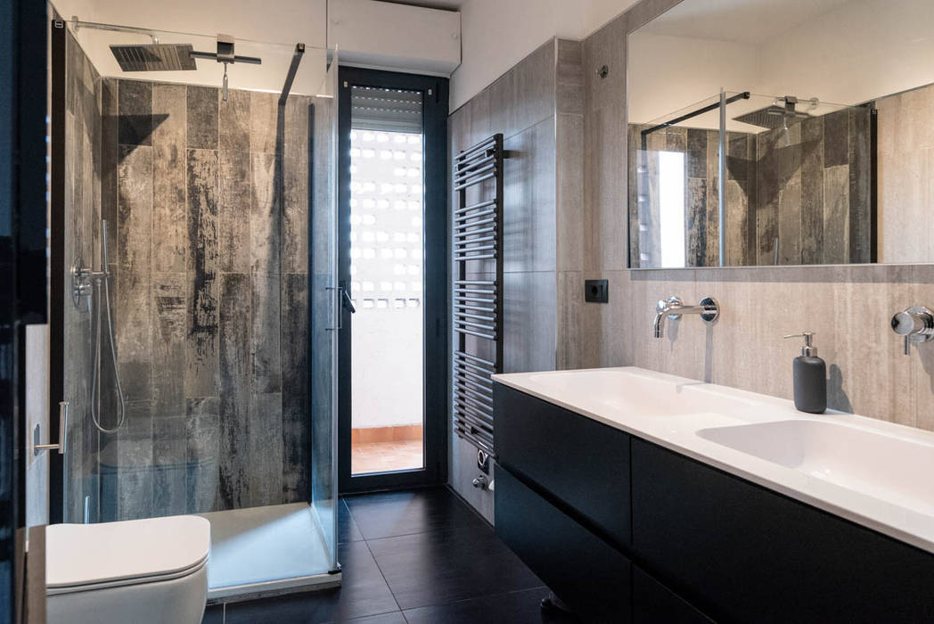 Ristrutturazione appartamento di 95 mq a Orbassano, Torino, Facile Ristrutturare Facile Ristrutturare Modern Bathroom