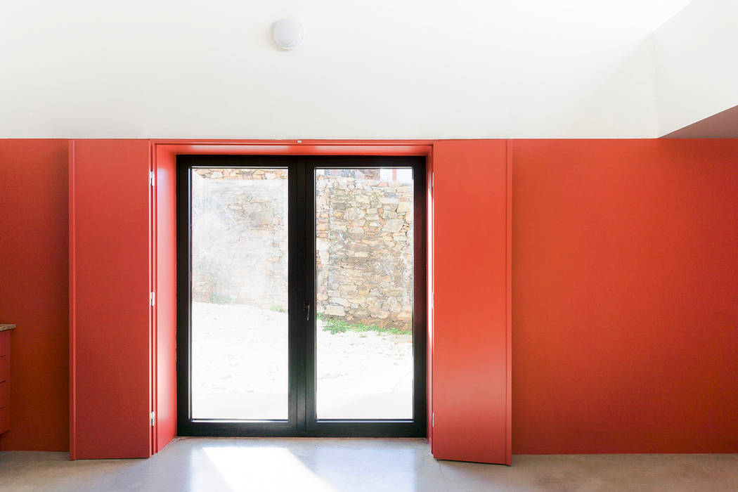 Simão Botelho Volets Rouge