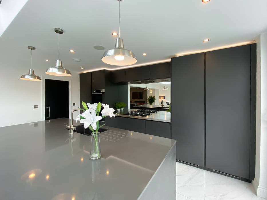 Pinner Loft Conversion & Full House Refurb, The Market Design & Build The Market Design & Build Cocinas de estilo clásico Mesadas de cocina
