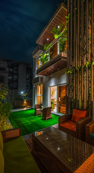 Urban Frame House | 3600 Sq.ft. By Best Architect in Ahmedabad | Ar. Prashant Parmar, Architect Prashant Parmar | Best Architect & Interior Designer In Ahmedabad Architect Prashant Parmar | Best Architect & Interior Designer In Ahmedabad Front yard