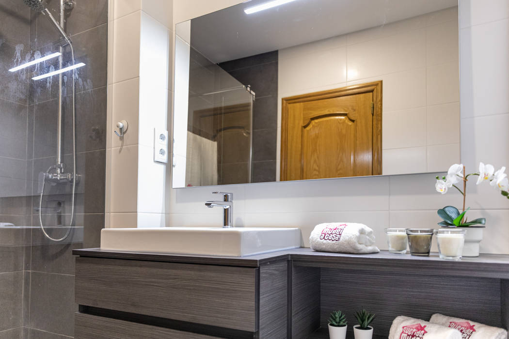 Instalações Sanitárias em Apartamento em Odivelas, Decor-in, Lda Decor-in, Lda Modern bathroom Ceramic