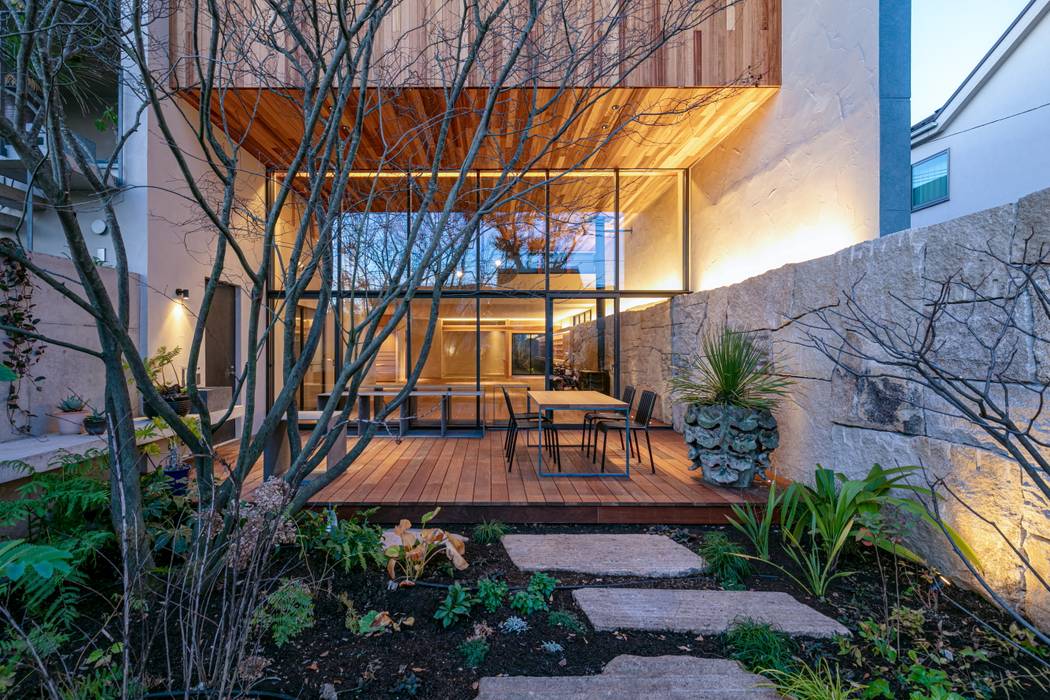 植物と生活する家 根岸達己建築室 アジア風 庭 木 ブラウン Homify 植物と生活する家 根岸達己建築室 アジア風 庭 木 ブラウン Homify