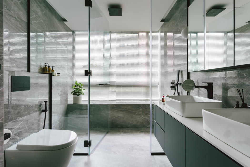 homify Modern bathroom