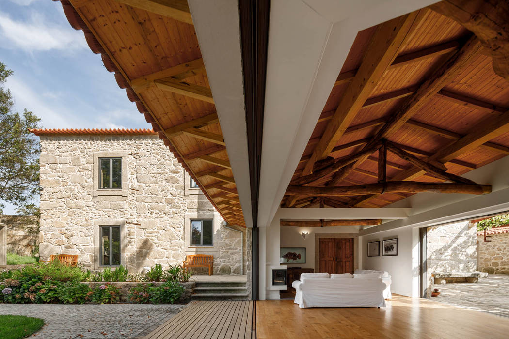 Casa da Calçada, Ren Ito Arquiteto Ren Ito Arquiteto Janelas e portas modernas