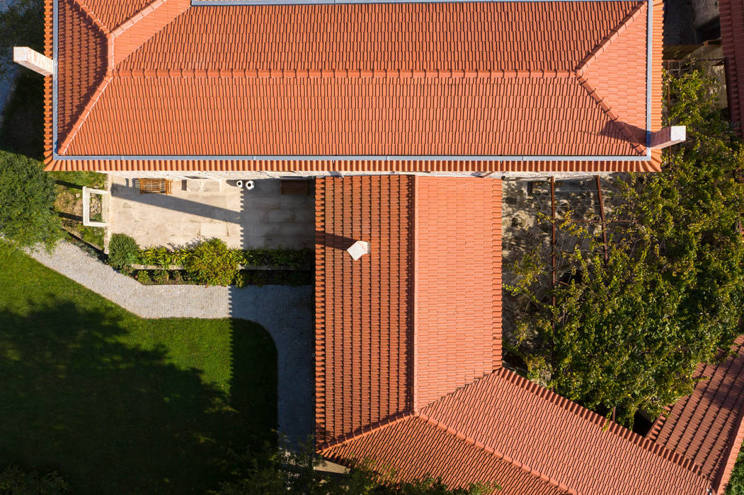 Casa da Calçada, Ren Ito Arquiteto Ren Ito Arquiteto Atap gable
