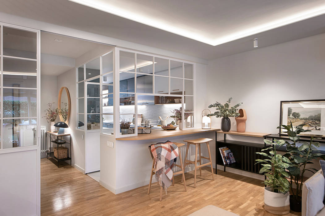 Impresionante Casa de 2 Plantas con balcones, terraza y muros de escalada, Egue y Seta Egue y Seta Mediterranean style dining room