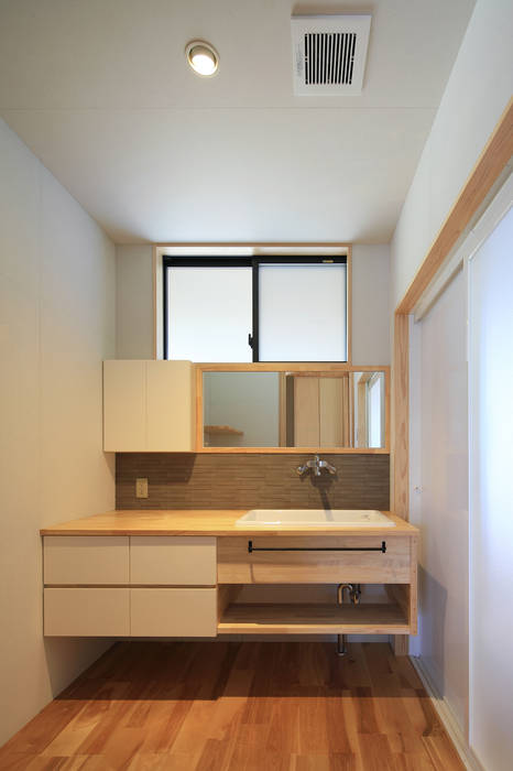 洗面所 ライフ建築設計事務所 和風デザインの ドレッシングルーム Homify