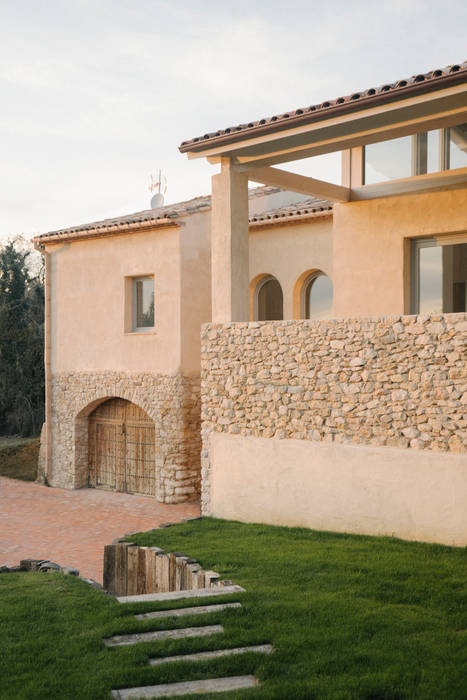 Masia en Empordà, Carlota Ararà Arquitectura Carlota Ararà Arquitectura Casas de estilo rústico