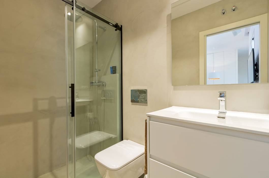 Cuarto de baño vivienda domotizada Kouch & Boulé Baños de estilo moderno Cuarto de baño Sevilla