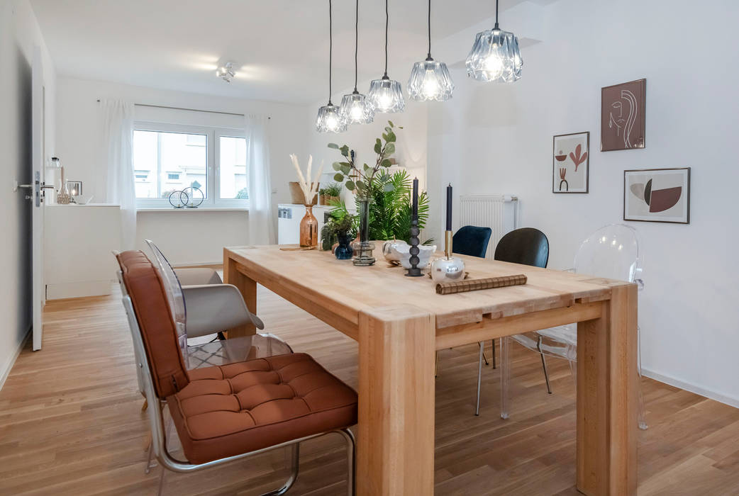 Nordic Simplicity, Cornelia Augustin Home Staging Cornelia Augustin Home Staging Ruang Makan Gaya Skandinavia