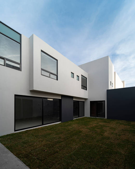 Vista desde el jardin GRUPO VOLTA Jardines de piedra fachada,interior,homify,arquitecto,minimalista,mexico,jardín,grupovolta,arquitectosmexico