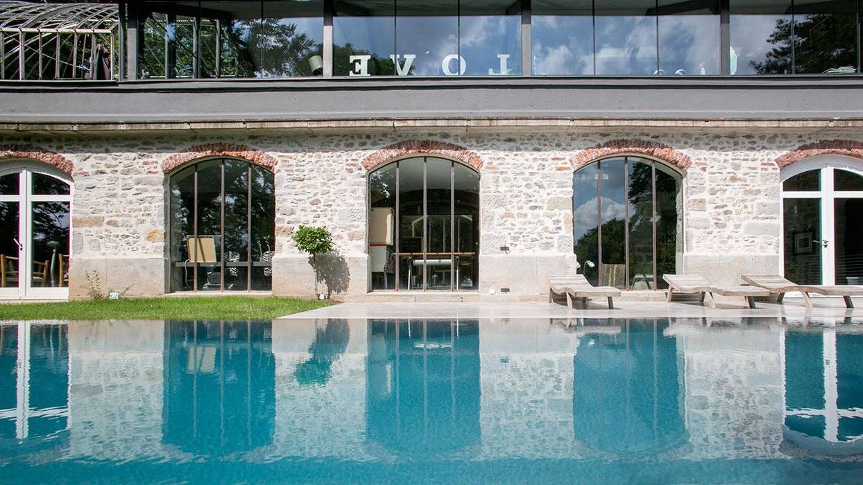 Spiegel-Infinity-Pool., Pool im Garten Pool im Garten Commercial spaces Hotels
