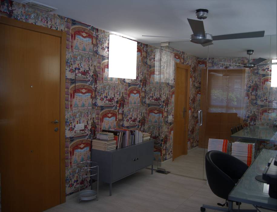 El efecto del papel sobre el resto de las cosas Sara Hueso Fibla papel decorativo, papel pared, decoración, despacho, reforma, reforma integral en Castellón, estudio de diseño de interiores, diseñador, diseñadora, reformas, profesionales de interiorismo, proyecto, presupuesto, presupuestos, proyecto de interiorismo, renovar, remodelar, reformar, materiales naturales, luz, piso, casa, apartamento, villa, masía, caserón, rural, estilo rural, estilo relajado, lino, interiorista en Castellón, suelos cerámicos, hotel, hotel boutique, reforma VIP, casa rural, reformar casa Castellón, arquitecto, arquitecto en Barcelona, arquitectura, arquitectura en Castellón, arquitectura moderna, arquitectura moderna en Castellón, arquitectura sostenible, arquitectura sostenible en Castellón, casa, casa en Castellón, casa moderna, color, iluminacion, luz pavimento, reforma de vivienda, reforma de vivienda en Castellón, reforma en Castellón, reforma integral, reforma sostenible, rehabilitación, rehabilitación en Castellón, rehabilitación integral, rehabilitación sostenible, rehabilitación vivienda, rehabilitación vivienda en Castellón, vivienda moderna, vivienda sostenible, vivienda unifamiliar, Valencia, reforma en Valencia