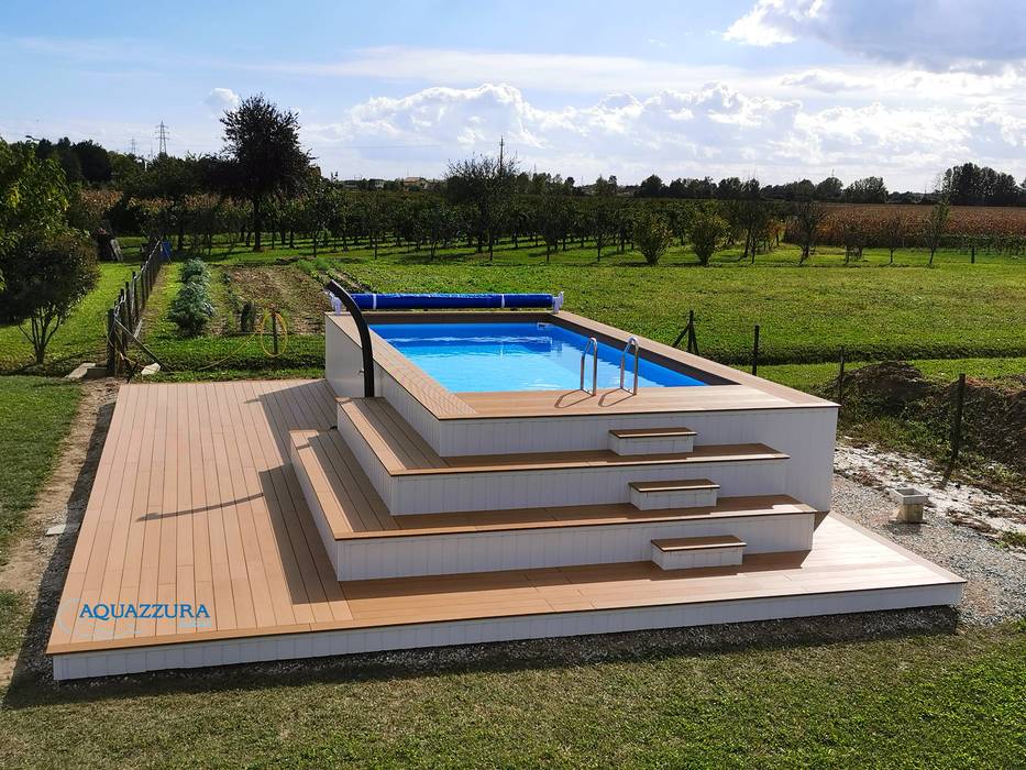 Piscina fuori terra con pedana e doccia solare, rivestita in WPC bicolore bianco e tonalità larice. Aquazzura Piscine Giardino con piscina piscina, piscine, piscina fuori terra, piscina seminterrata, piscina semi interrata, piscina da terrazzo, piscina da giardino, piscina in kit, piscina fai da te, piscina rivestita in legno, piscina fuori terra rivestita, piscina per terrazzo, piscina su misura, kit piscina, piscina economica, piscina custom, piscina con filtro, Jacuzzi, piscina idromassaggio, piscina Jacuzzi, piscina interna, piscina privata, piscina pubblica, piscina per agriturismo, piscina per piccolo giardino, piscina giardino, piscina in plastica, piscina con solarium, piscina con gradinata, piscina con doccia, piscina interna, piscina sopra box, piscina pensile.