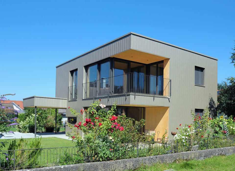 Gartenansicht schroetter-lenzi Architekten Kleines Haus Aluminium/Zink Metallic/Silber Prefa, Holzhaus, kleines Haus