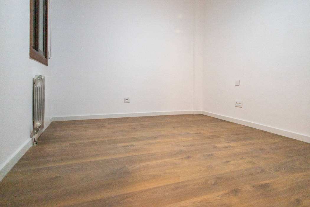 Dormitorio con parquet Grupo Inventia Zeminler Ahşap Ahşap rengi dormitorio, interiorismo, diseño interior, muebles, cama, armario,