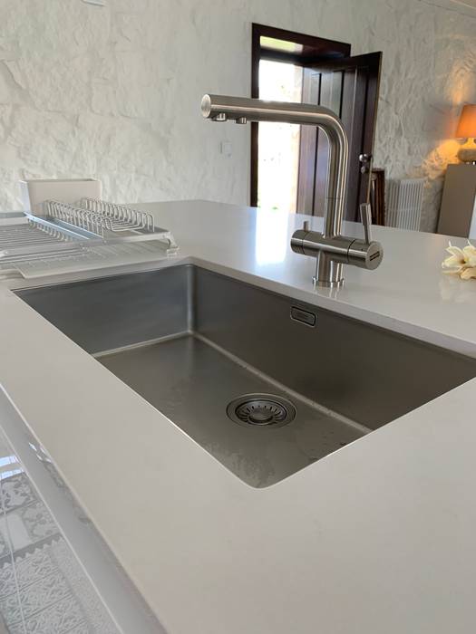 Projeto cozinha Aroes-Fafe, ADN Furniture ADN Furniture Colonial style kitchen Sinks & taps