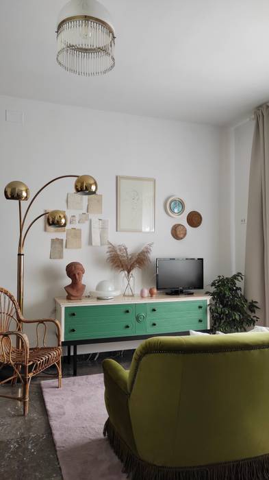 Mobile tv vintage restyling Garret's Memories - Interiors Soggiorno eclettico