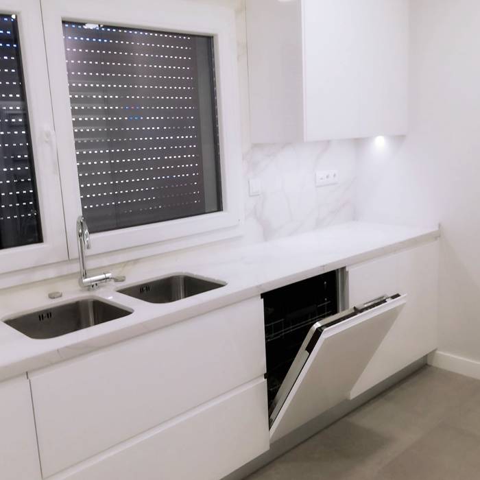A intemporalidade da Cor Branca!!, DIONI Home Design DIONI Home Design Modern Kitchen Sinks & taps