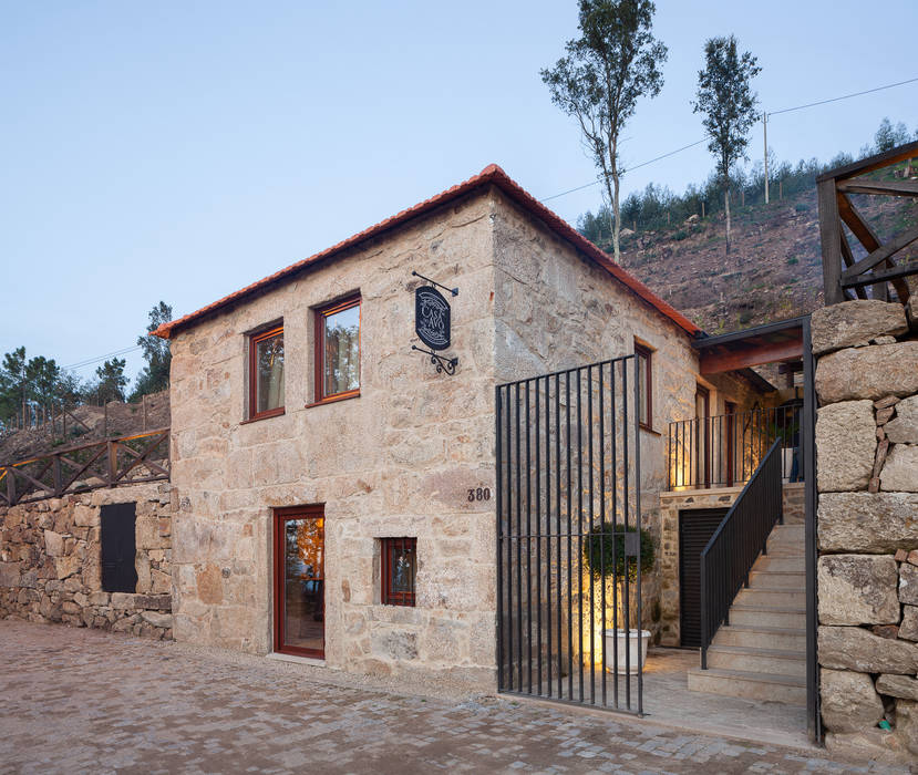 Casa de Campo em Lugar da Lapa, ADAPTEYE ADAPTEYE Casas campestres