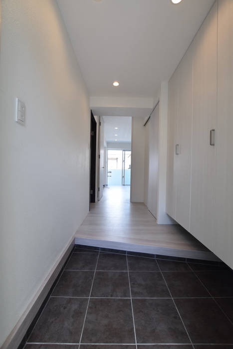 H-URASOE PJ.2021-Renovation, Style Create Style Create Scandinavian style corridor, hallway& stairs