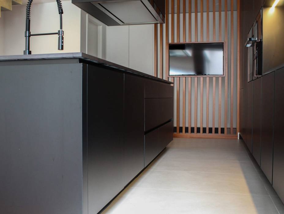 Cozinha em lacado preto - Matosinhos, ADN Furniture ADN Furniture Koridor & Tangga Minimalis Accessories & decoration