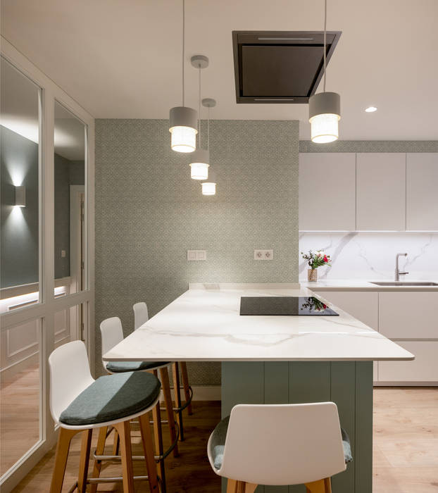 Diseño de piso amplio y acogedor para una familia, Sube Interiorismo Sube Interiorismo Cocinas de estilo clásico