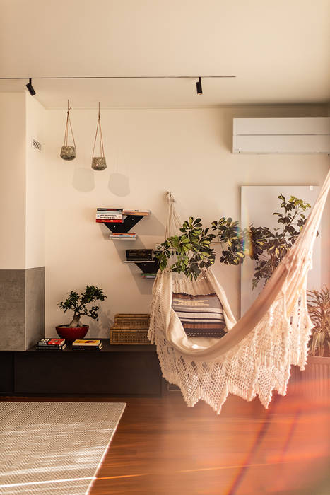 Sala de estar - tropicalidade por todos os poros :) ShiStudio Interior Design Salas de estar ecléticas