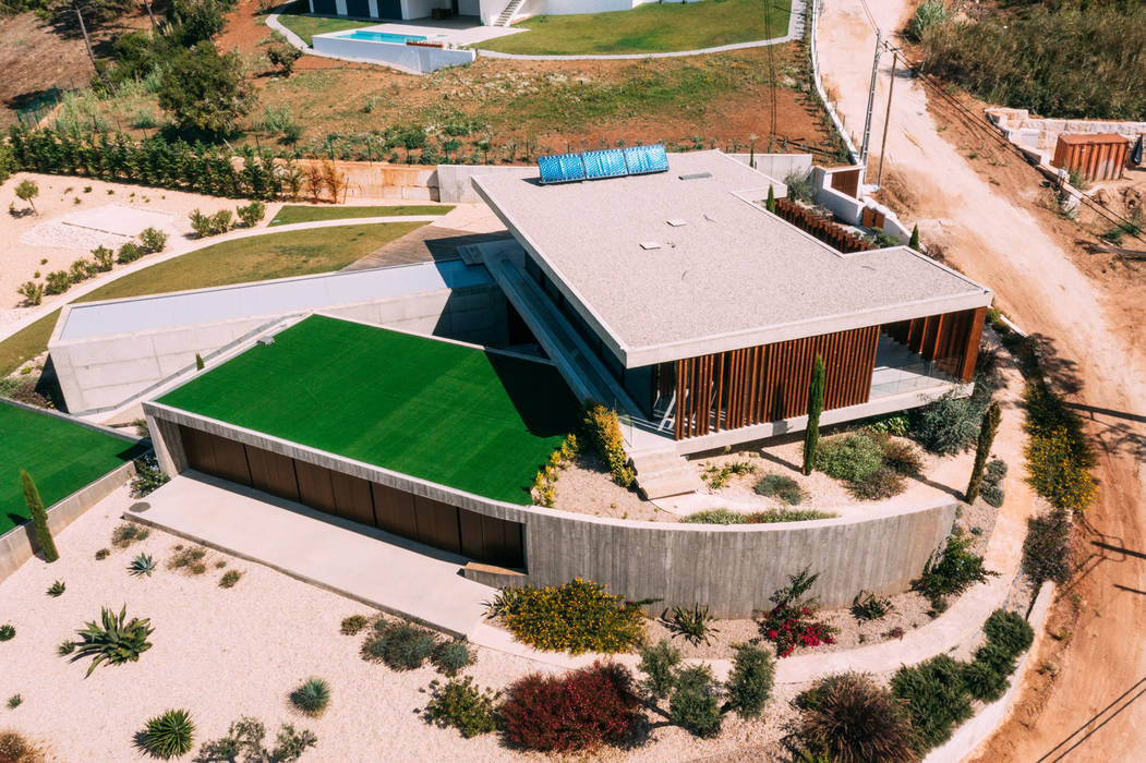 "Mysterium" Villa Pascal Millasseau Construction Einfamilienhaus Casa, moradia, vista, betão, moderno, elegante, mistério, madeira, verde, janelas, lagoa, casa de praia, house, beach house, villa, concrete, elegant, mysterium, green, windows, lagoon, hig-end, minimalista, minimalist, exotic, exótico