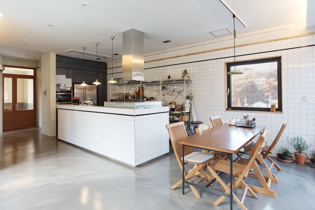 Trace house 미우가 디자인 스튜디오 인더스트리얼 다이닝 룸 | 호미파이 & homify