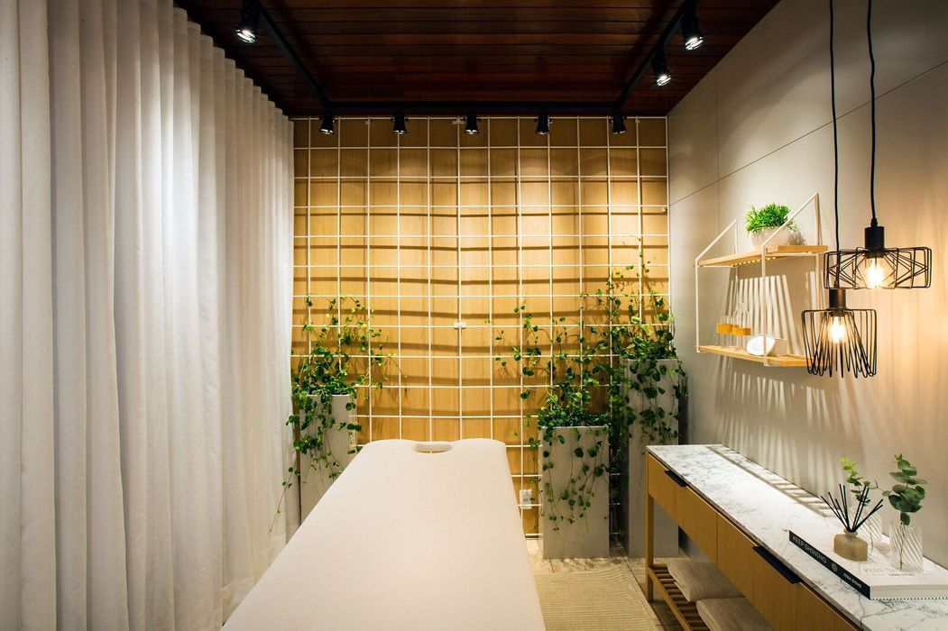 Sala De Massagem Com Estrutura Metálica Para Trepadeiras Zoma Arquitetura Spa Moderno Homify