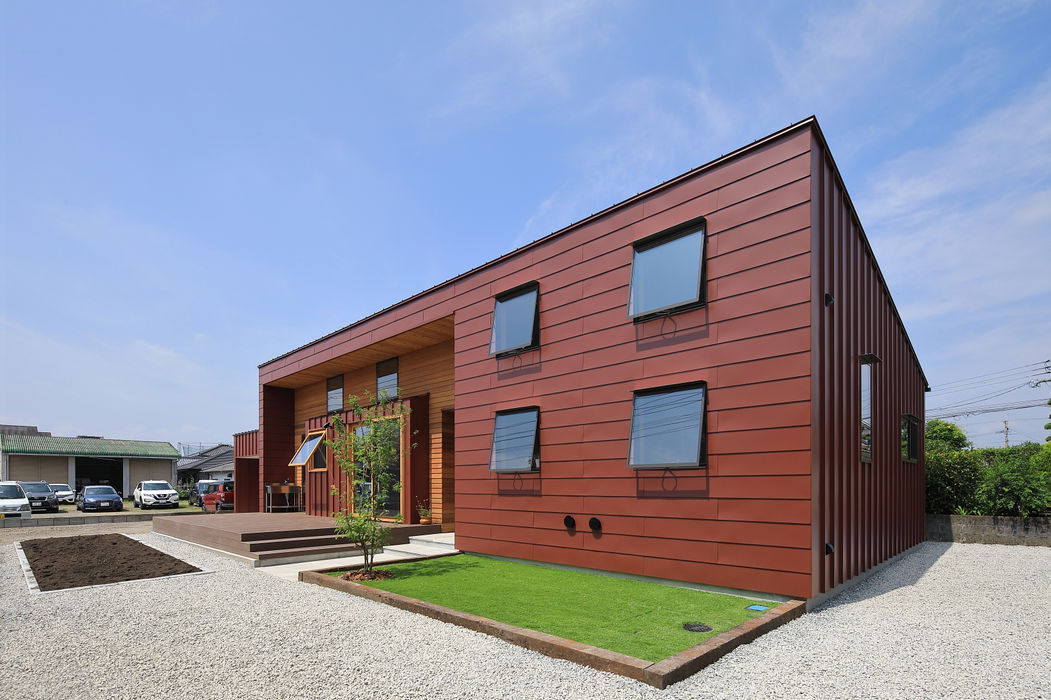 外観 ライフ建築設計事務所 木造住宅 鉄 鋼 赤色 Homify