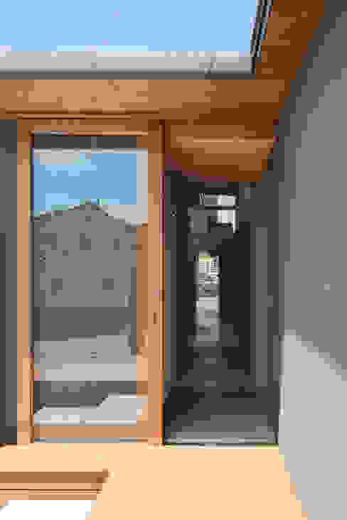 玄関ドアの素材の選び方 Homify 玄関ドアの素材の選び方 Homify