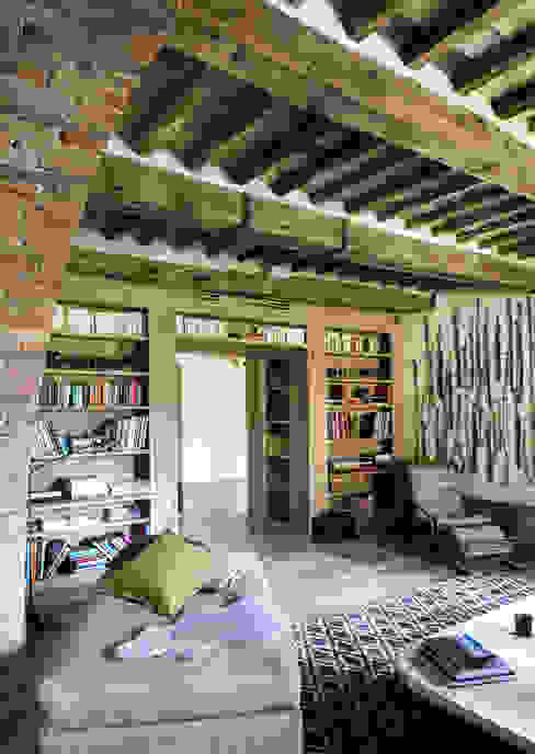 Toscane, dmesure dmesure Mediterranean style living room