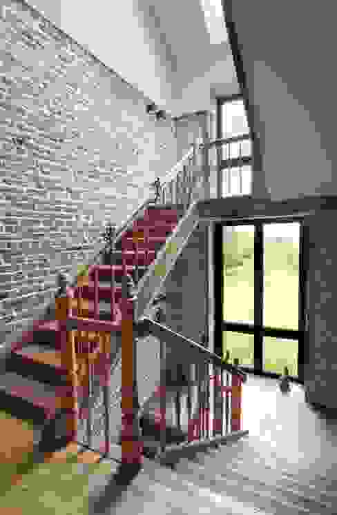 Innen-Und Aussenaufnahmen einer Villa im Privatgebrauch, SONJA SPECK FOTOGRAFIE SONJA SPECK FOTOGRAFIE Modern corridor, hallway & stairs