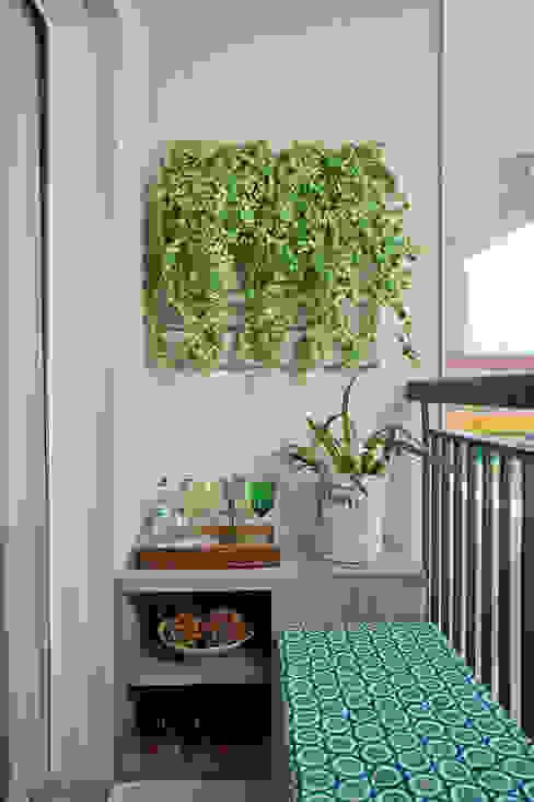 Apartamento Decorado PDG Maxi:   por Adriana Fontana Design de Interiores, Moderno   