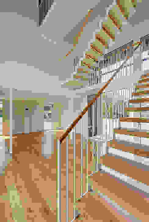 Möhring Architekten Modern Corridor, Hallway and Staircase