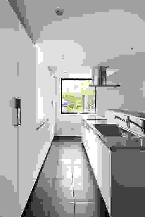 キッチン～軽井沢Cさんの家 atelier137 ARCHITECTURAL DESIGN OFFICE モダンな キッチン MDF 白色 キッチン,アイランド,アイランドキッチン