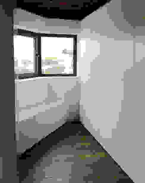 Closets  por GAAPE - ARQUITECTURA, PLANEAMENTO E ENGENHARIA, LDA Eclético  