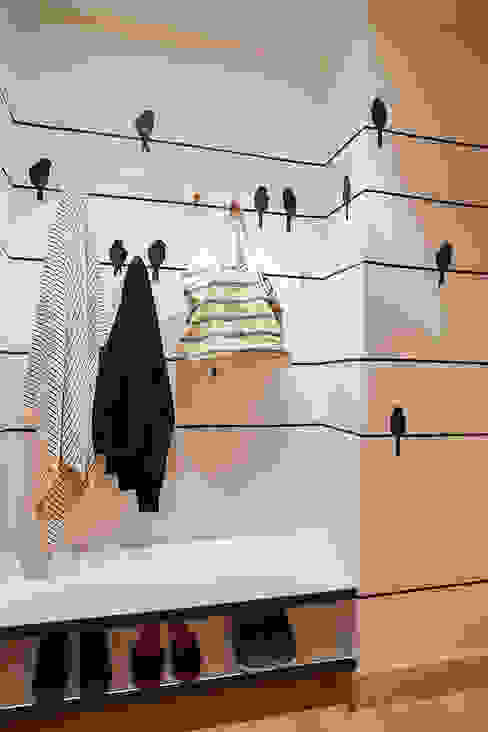 Closets  por Urbana Interiorismo Moderno  